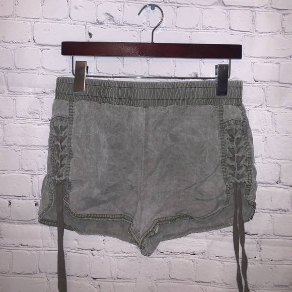Express Pants - Express Dark Green / Gray Laced High Waist shorts size XS